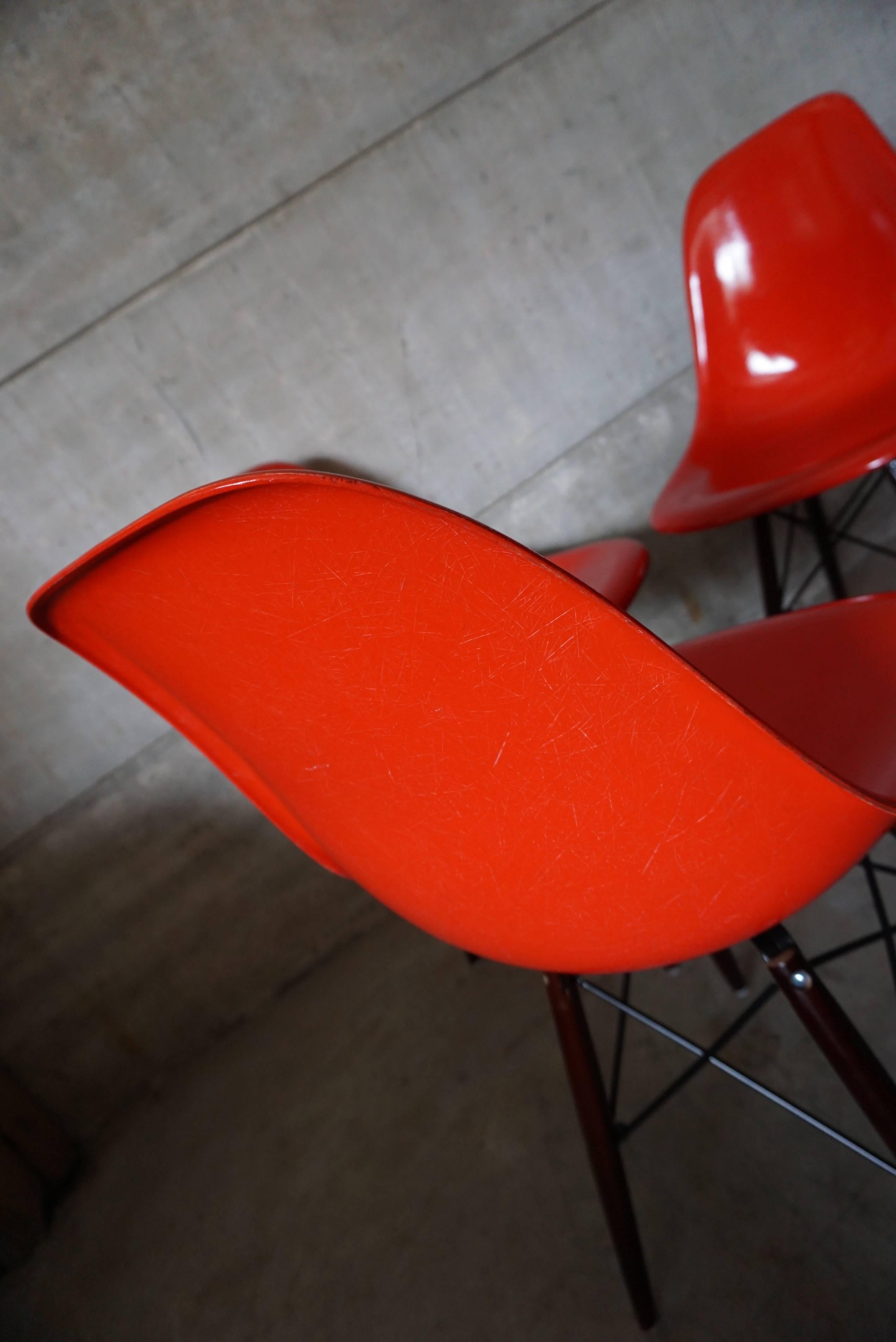 Red DSW Chairs by Charles and Ray Eames, 1950s, Set of Four In Excellent Condition In Nijmegen, NL