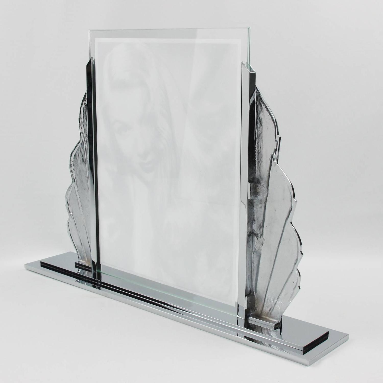 Large French Art Deco Modernist Chrome Picture Photo Frame, circa 1930s