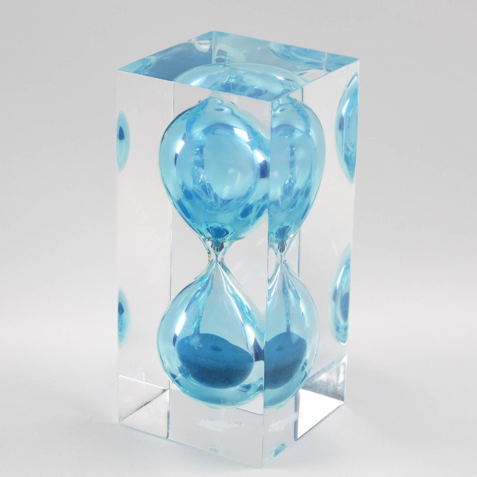 Elegant vintage 1970s Lucite Hourglass with amazing blue colored sand.
Tall size with crystal clear Lucite in geometric shape. Excellent working condition.

Measurements: 3.12 in. wide (8 cm) x 3.12 in. deep (8 cm) x 6.75 in. high (17 cm).
 
