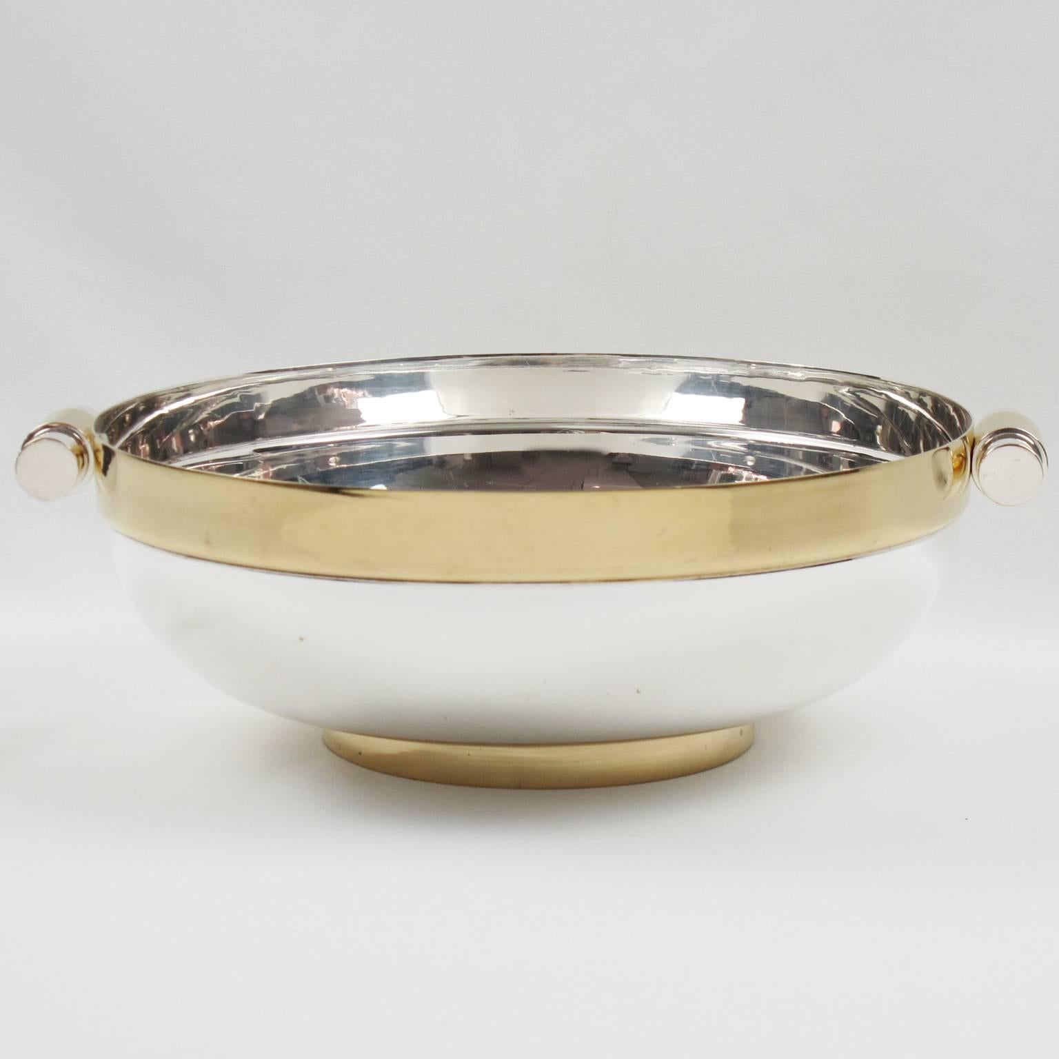 Elegant vintage French Mid-Century Modern centrepiece, serving bowl. Minimalist large round shape with bi-color metal, gilded brass and polished chrome. No visible marking.

Measurements: 11.82 in. wide (30 cm) x 10.25 in. deep (26 cm) x 3.94 in.