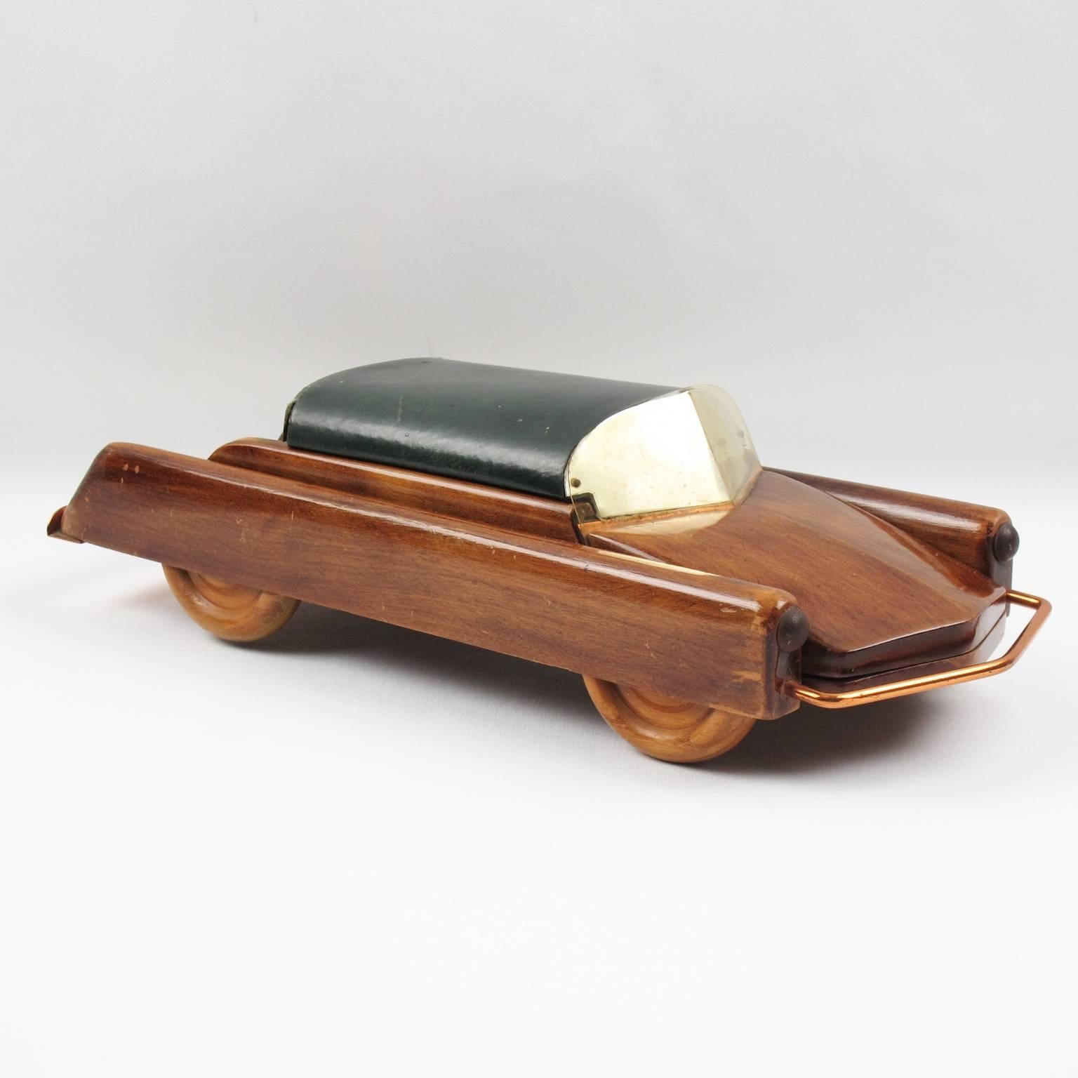 Rare 1960s French Mid-Century decorative lidded box featuring a car. This varnish wood box is a stylized version of the iconic French Citroen DS. Sliding lid covered with dark green leather. Windshield in clear Lucite and polished aluminum. Front