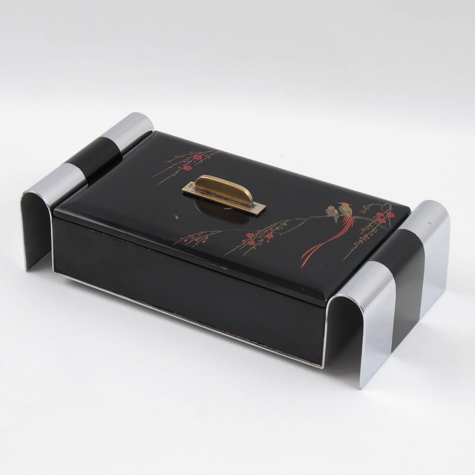 Superb Art Deco Japanese lacquer and chromed metal decorative box designed by Namiki for Alfred Dunhill, circa 1930s. Geometric shape with chrome sides. Main body in made of black lacquer on the outside and red lacquer on the inside with removable