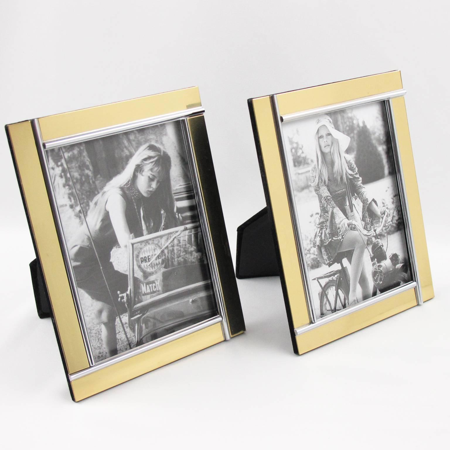 Elegant pair of vintage Mid-Century Modern picture photo frames by Noel B. C., Italy, circa 1970s. Gilt brass and chrome geometric design with Kinetic effect. Easel and back in black velvet. Picture photo frame can be placed in portrait or in