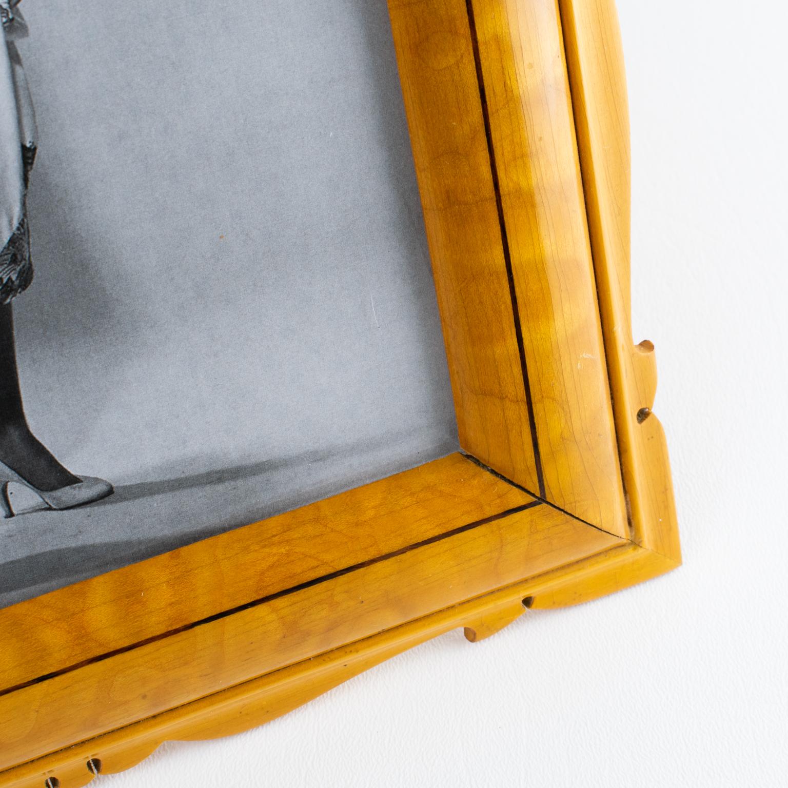 Varnish Carved Sycamore Wood Picture Frame, circa 1940 For Sale 1