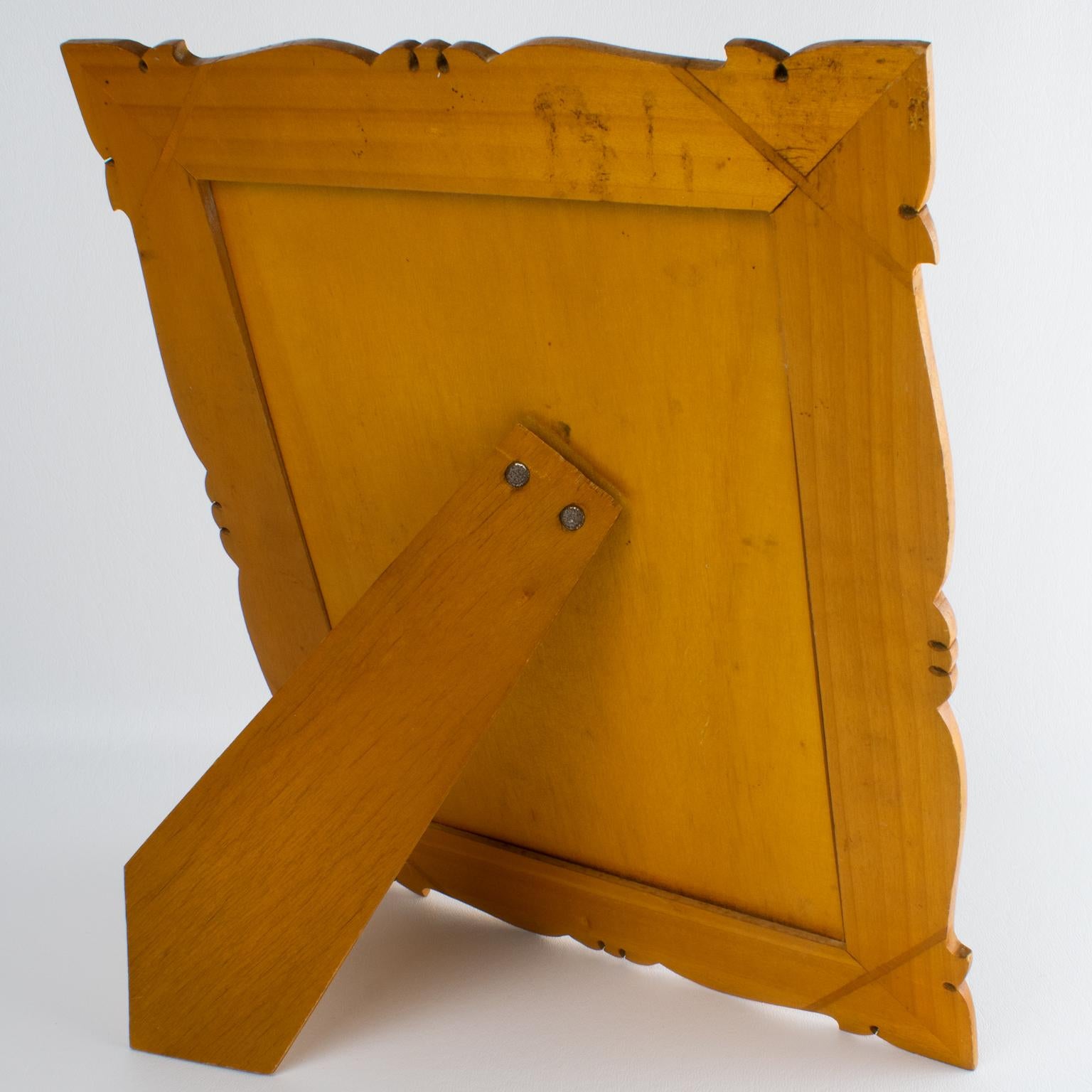 Varnish Carved Sycamore Wood Picture Frame, circa 1940 In Good Condition For Sale In Atlanta, GA