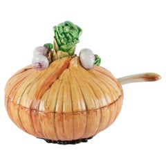 Este Ceramic Large Majolica Onion Tureen Covered Dish Centerpiece, 1960