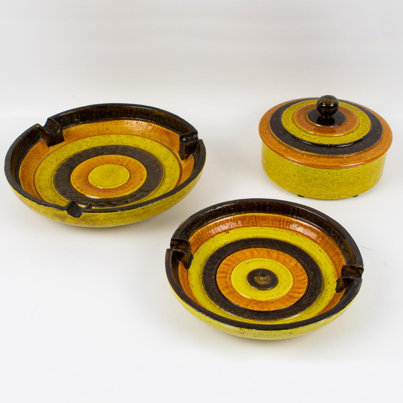 This is an outstanding Mid-Century Modern Aldo Londi for Bitossi ceramic trio of pieces, with a box, and two vide poche or catchalls. The pieces were crafted in Italy circa 1960. This rare ensemble is imported and distributed in the United States by