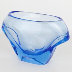 Vaso in cristallo blu in stile modernista di Daum France, intorno al 1950