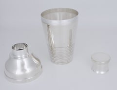 Coctelera de plata chapada de estilo Art Déco, obra del platero Depardieu, hacia 1940