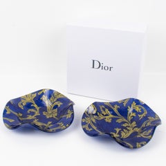 Centre de table en plexiglas Lucite et Toile de Jouy Christian Dior, une paire