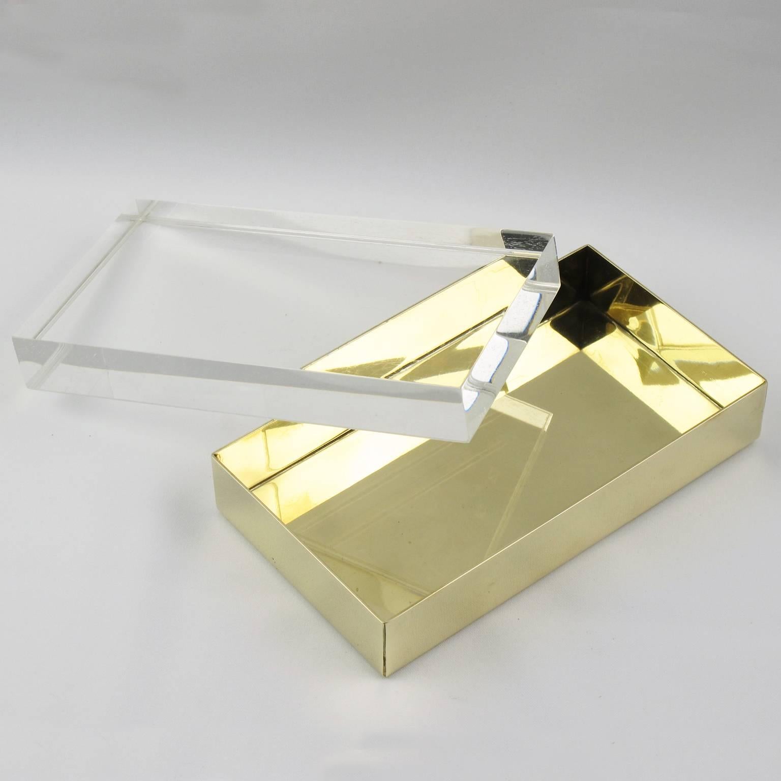 Elegant vintage Mid-Century modernist decorative box in the manner of Gabriella Crespi, Italy, circa 1960s. Minimalist geometric shape with gilded brass and thick crystal clear Lucite lid. Excellent vintage condition.

Measurements: 7.07 in. wide