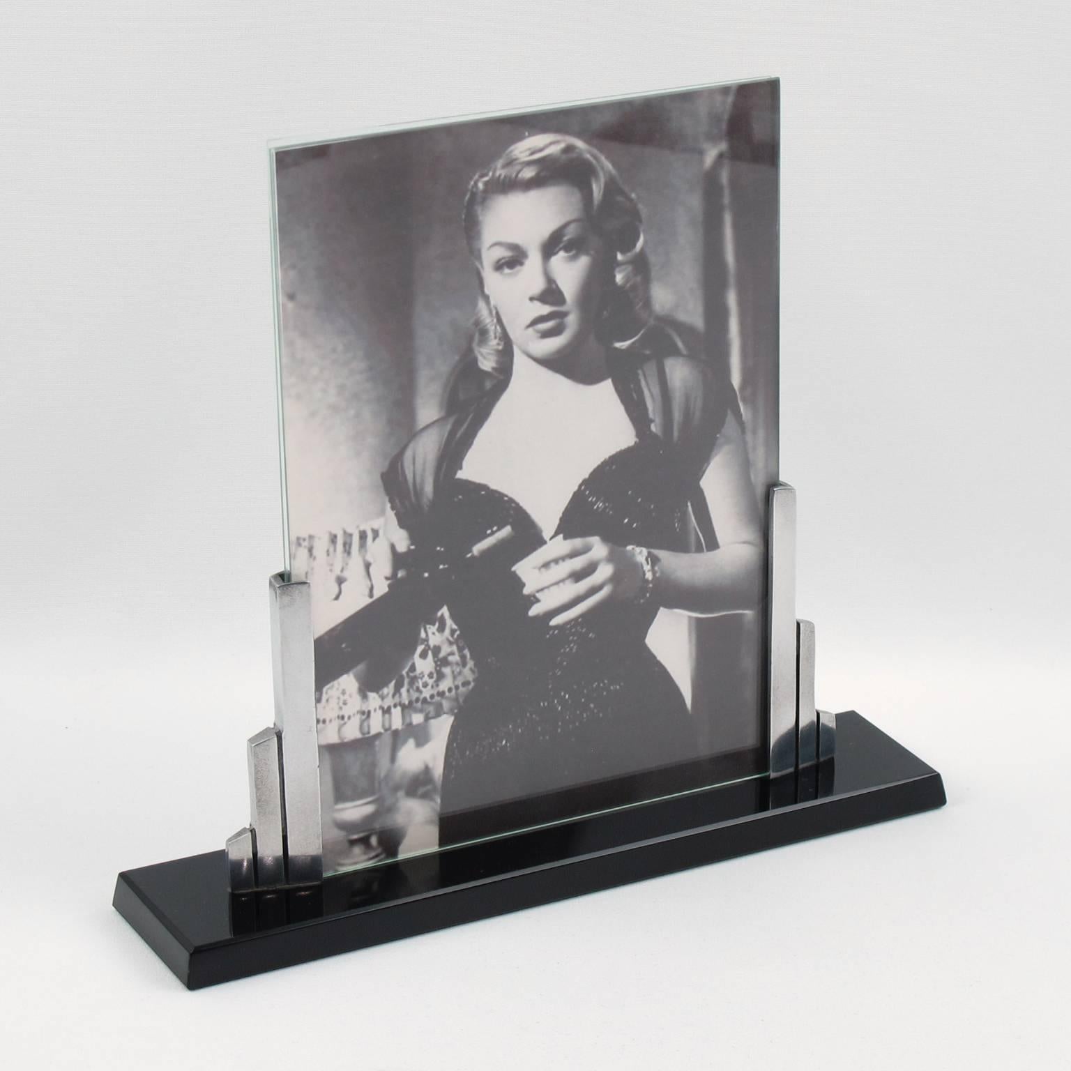 Elegant French Art Deco picture photo frame. Featuring thick black opaline glass plinth compliment with two polished chromed metal holders in skyscraper shape. The frame is complete with its two glass sheets to enclose the photograph. Excellent