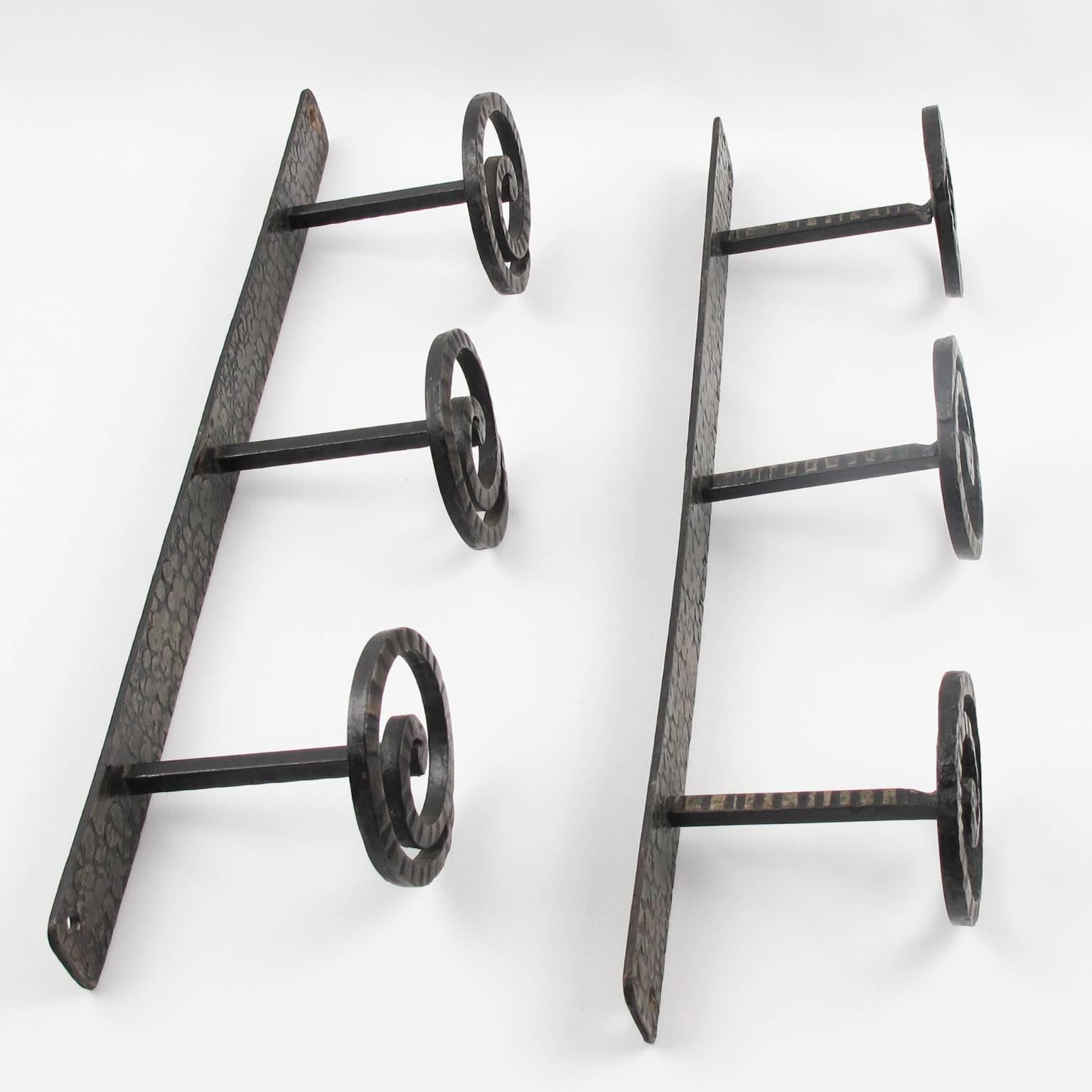 1910s French Art Nouveau Wall Mounted Pair of Wrought Iron Coat Rack In Excellent Condition In Atlanta, GA