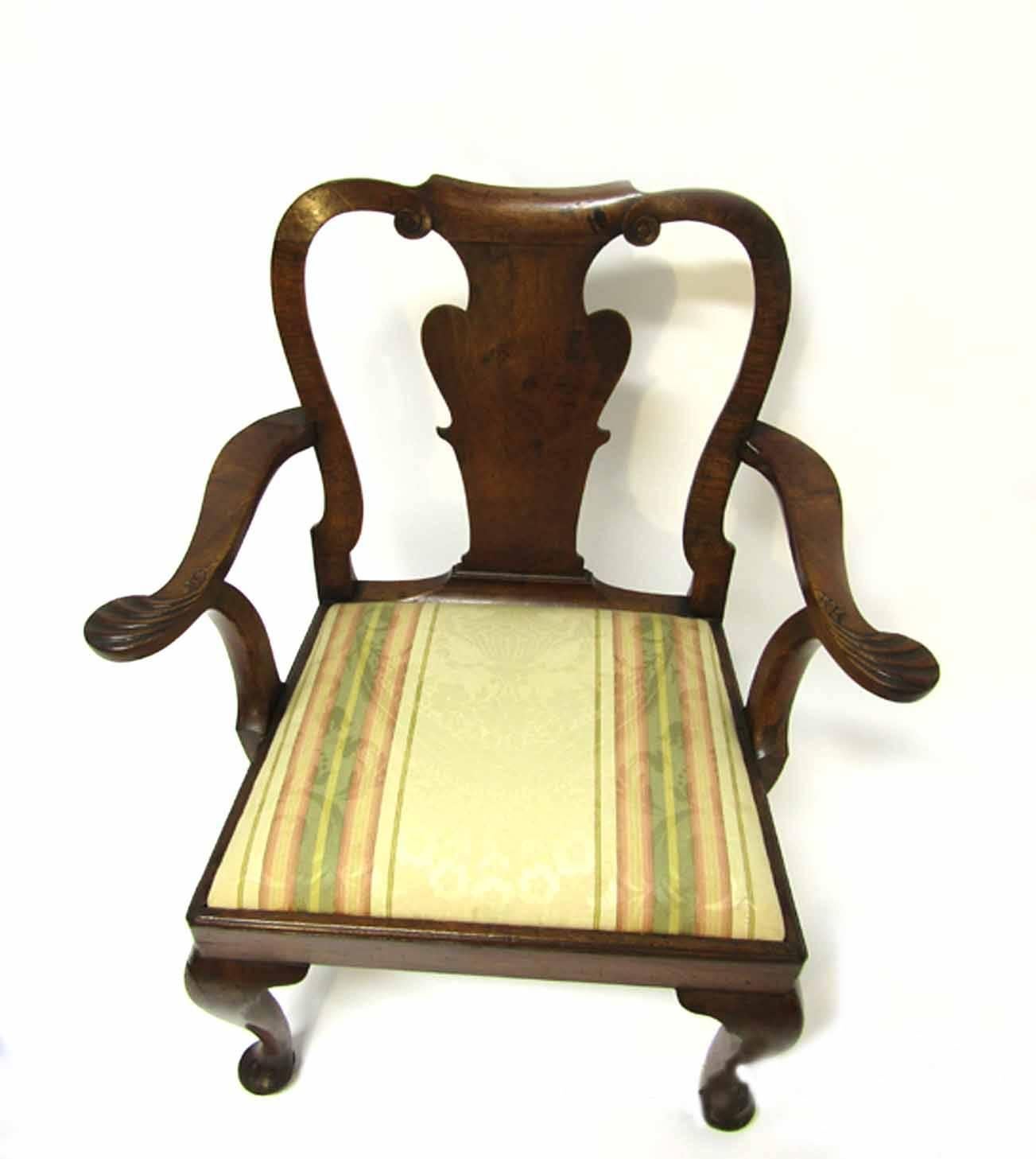 18th Century George I Period Carved Walnut Armchair In Good Condition For Sale In Houston, TX