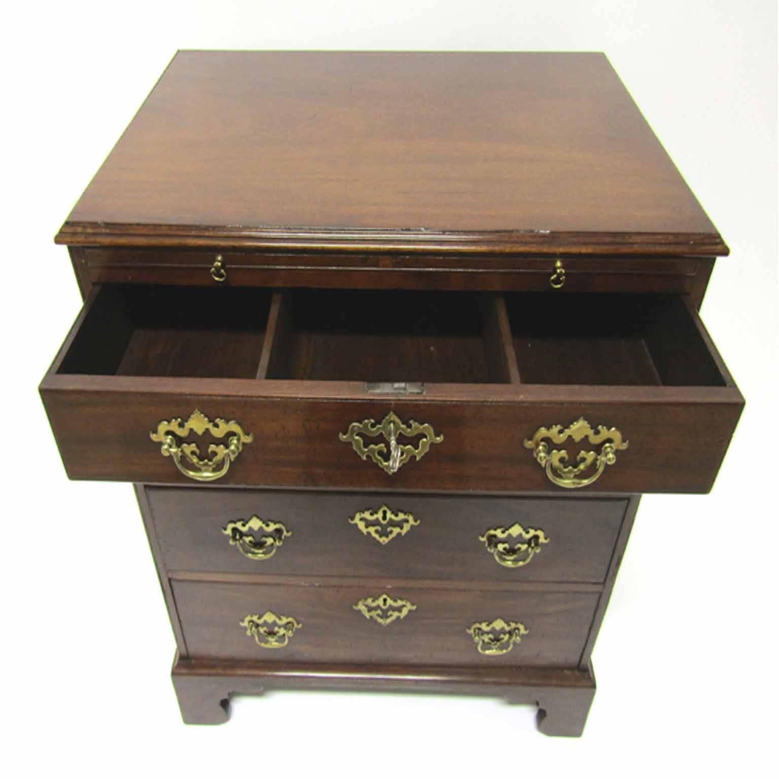 18th Century Fine Antique English George III Period Chippendale Mahogany Bachelor's Chest For Sale