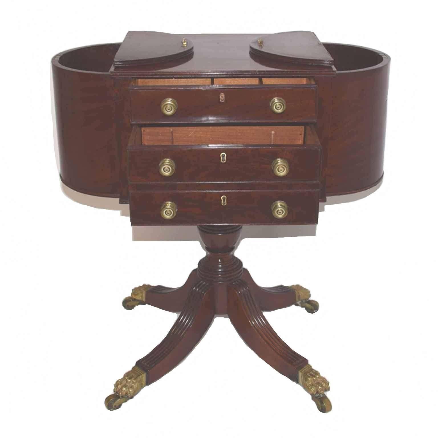 American Classical Antique American Federal Period Mahogany Side Table, circa 1810 For Sale