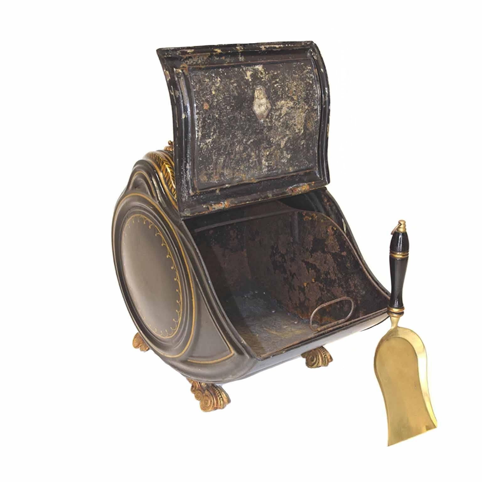Antique English Victorian Period Black and Gold Tole Fireplace Scuttle In Good Condition For Sale In Houston, TX