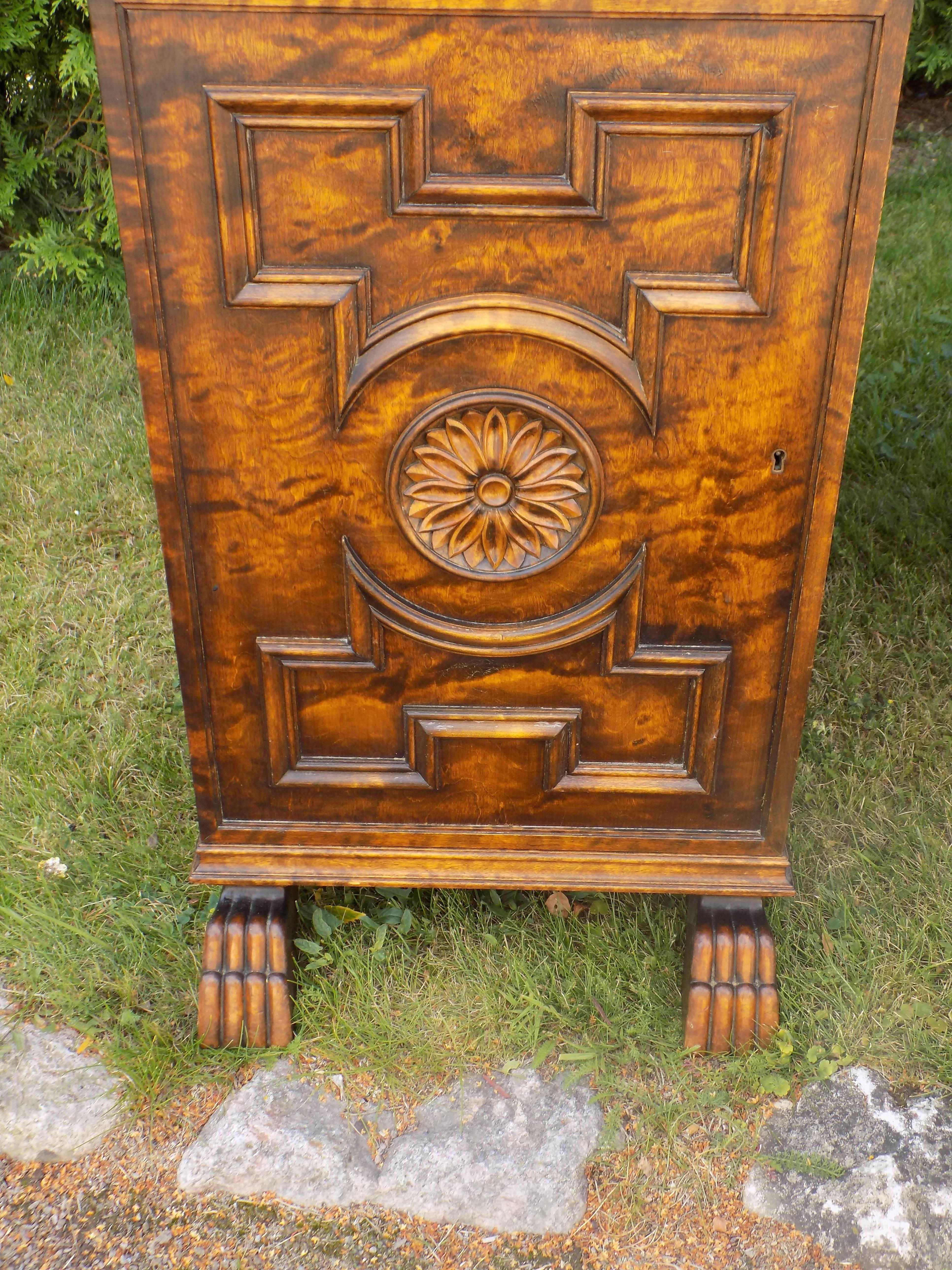 Nice Art Deco desk by Axel Einar Hjorth for AB Svenska Möbelfabriken in Bodafors. In stained birch. Original metal plate AB Svenska Möbelfabrikerna.

Please contact us for international freight.