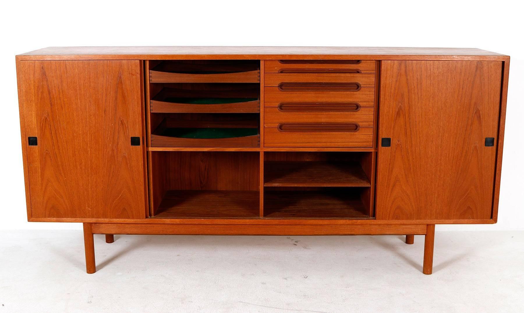Nice late 1960s teak sideboard for Central Mobler Bolighus, Odense, Denmark.
Great condition, high quality piece. 

Please contact us for international freight.
