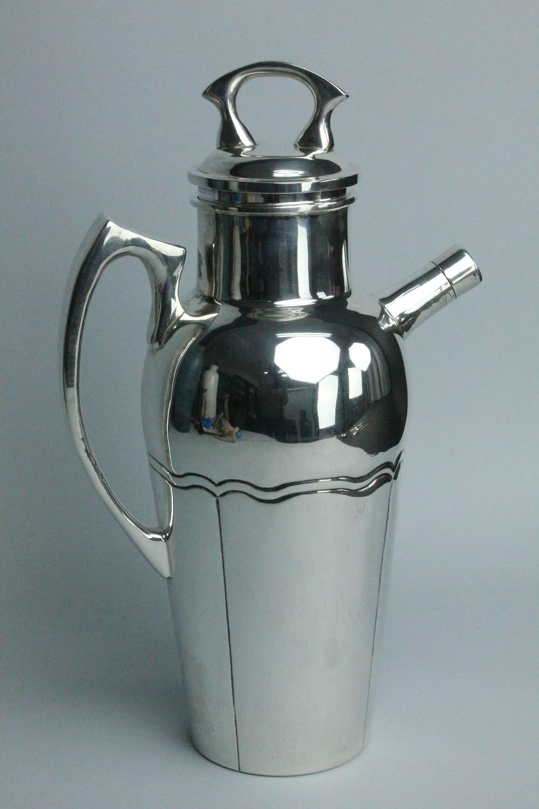 20th Century Heavy Mexican Sterling Silver Cocktail Shaker by Juvento Lopez Reyes