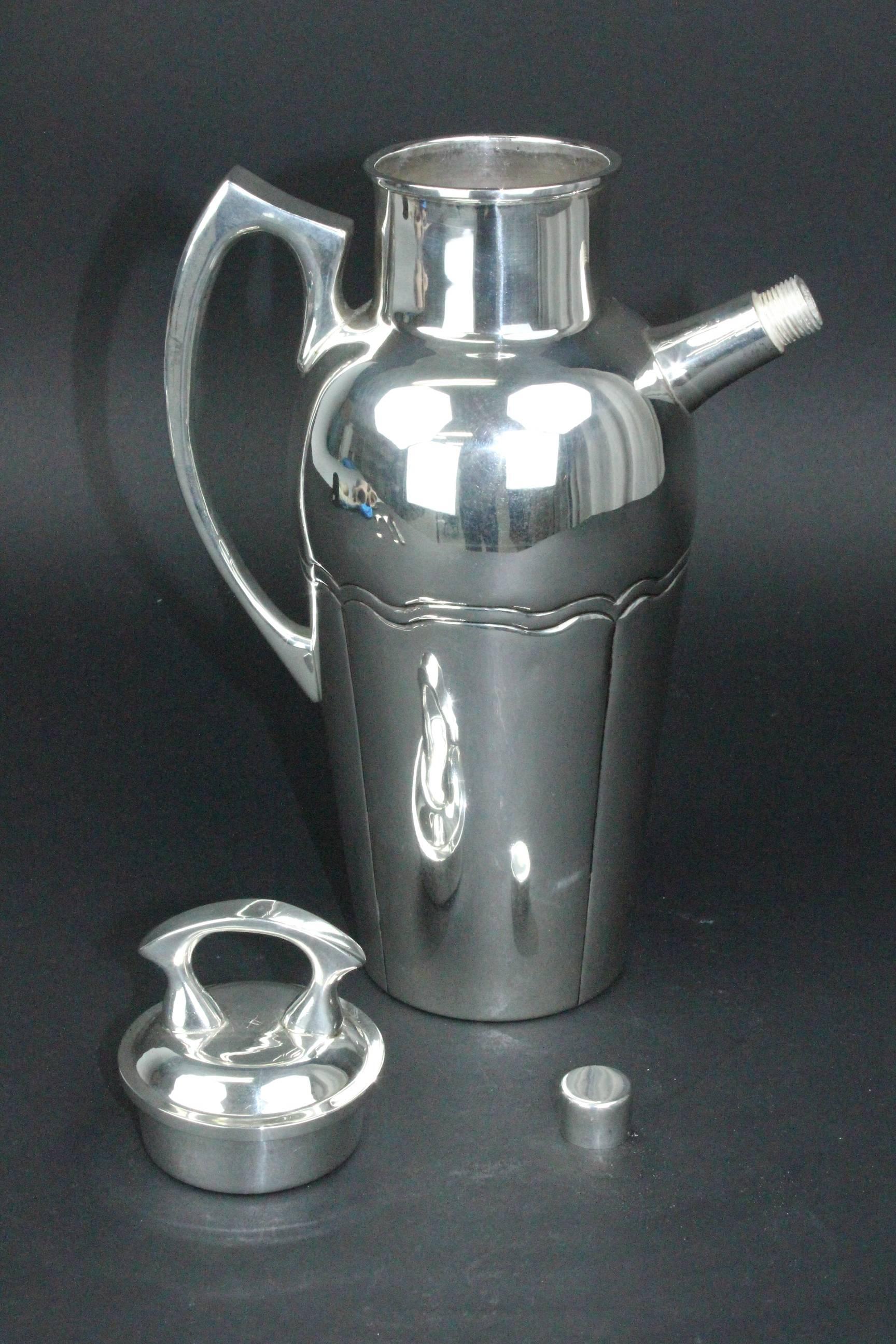 Modern Heavy Mexican Sterling Silver Cocktail Shaker by Juvento Lopez Reyes