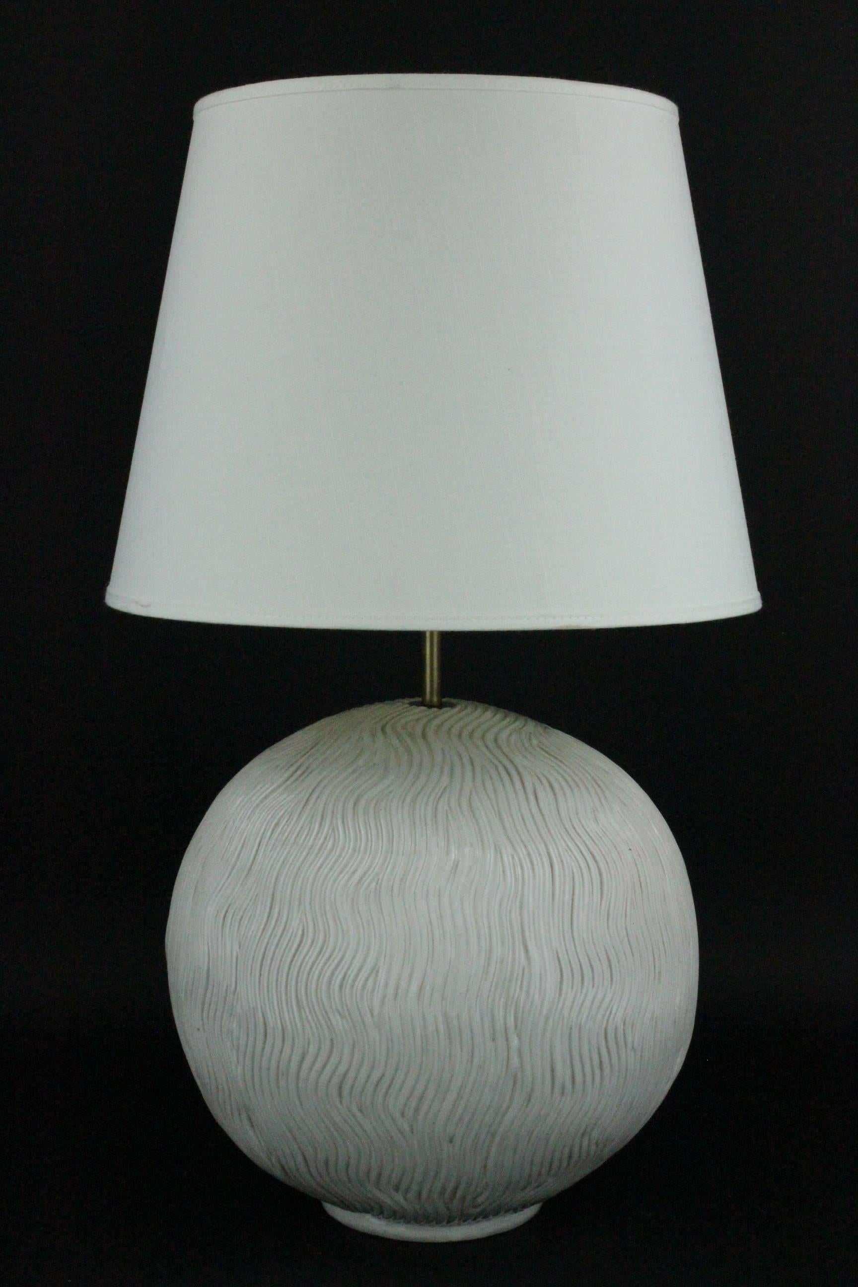 The best Zaccagnini ceramic lamp I have ever seen. The full signature means that this is hand thrown and handmade and done in a very small edition or possibly unique. Made with a wavy relief pattern. In full working order. Height with shade 68 cm.