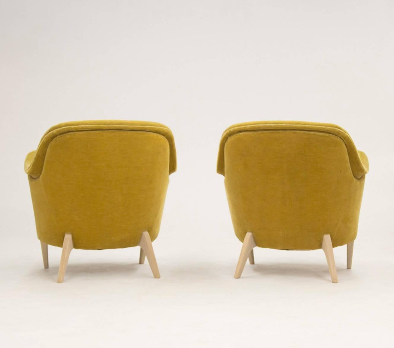 Scandinavian Modern Pair of Lounge Chairs by Arne Hovmand Olsen