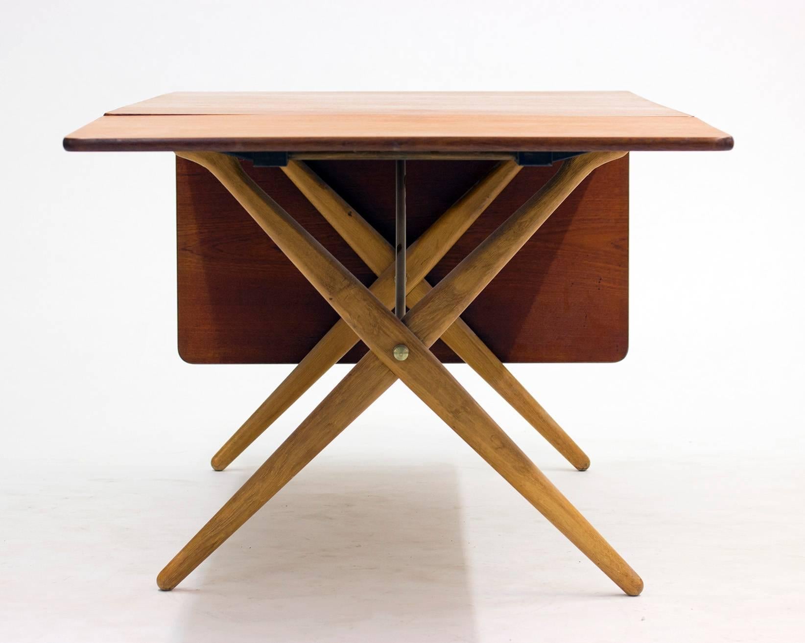 Cross-legged Dining Table by Hans J. Wegner In Excellent Condition In Stockholm, SE