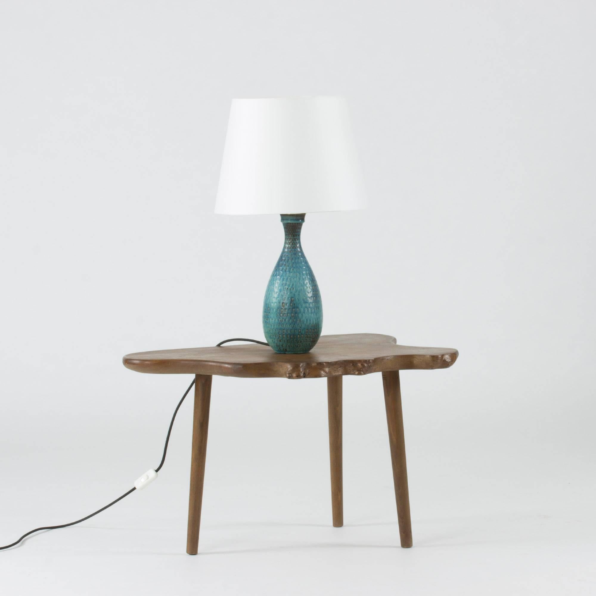 Lovely stoneware table lamp by Stig Lindberg, with the body decorated in a characteristic Lindberg graphic relief pattern and glazed in greenish blue hues. New wiring with a textile clad cord.