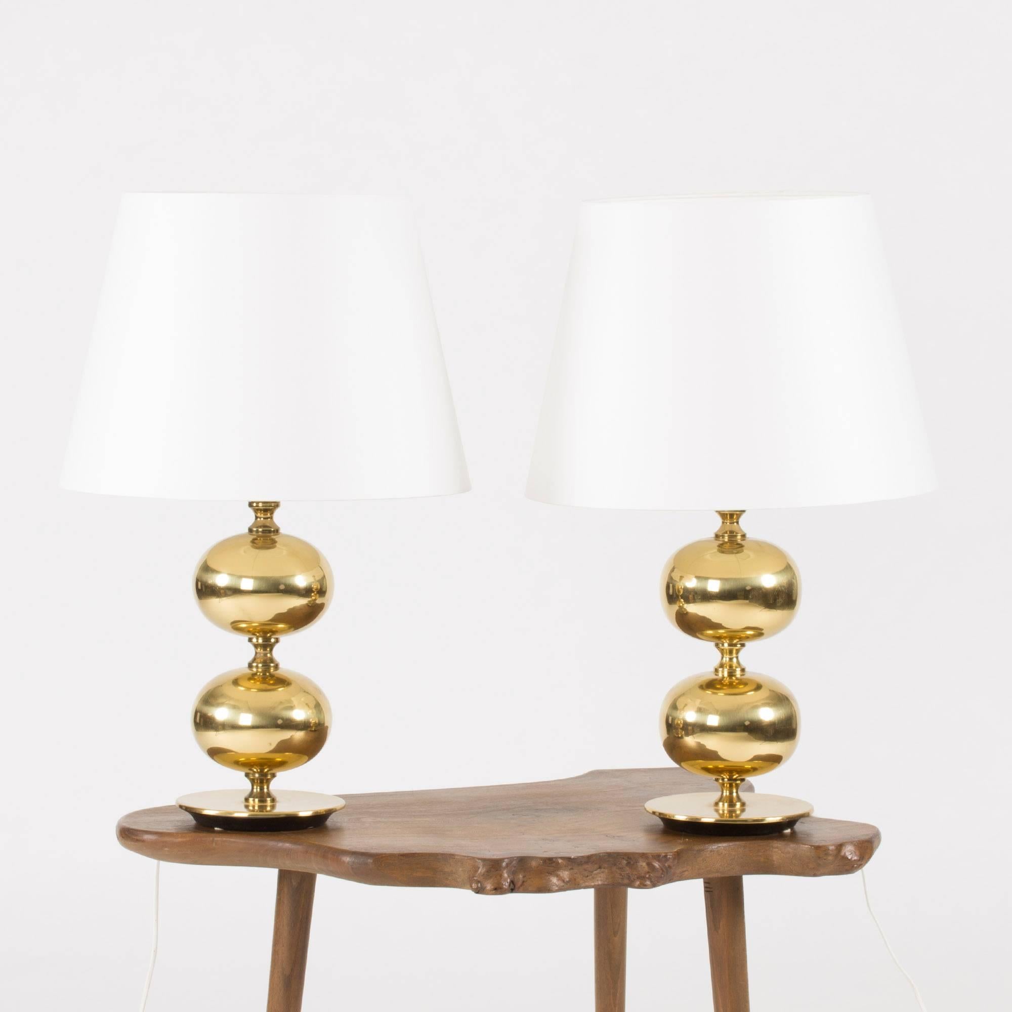 Pair of beautiful bulbous brass table lamps with white lamp shades by Henrik Blomqvist for Tranås Stilarmatur.