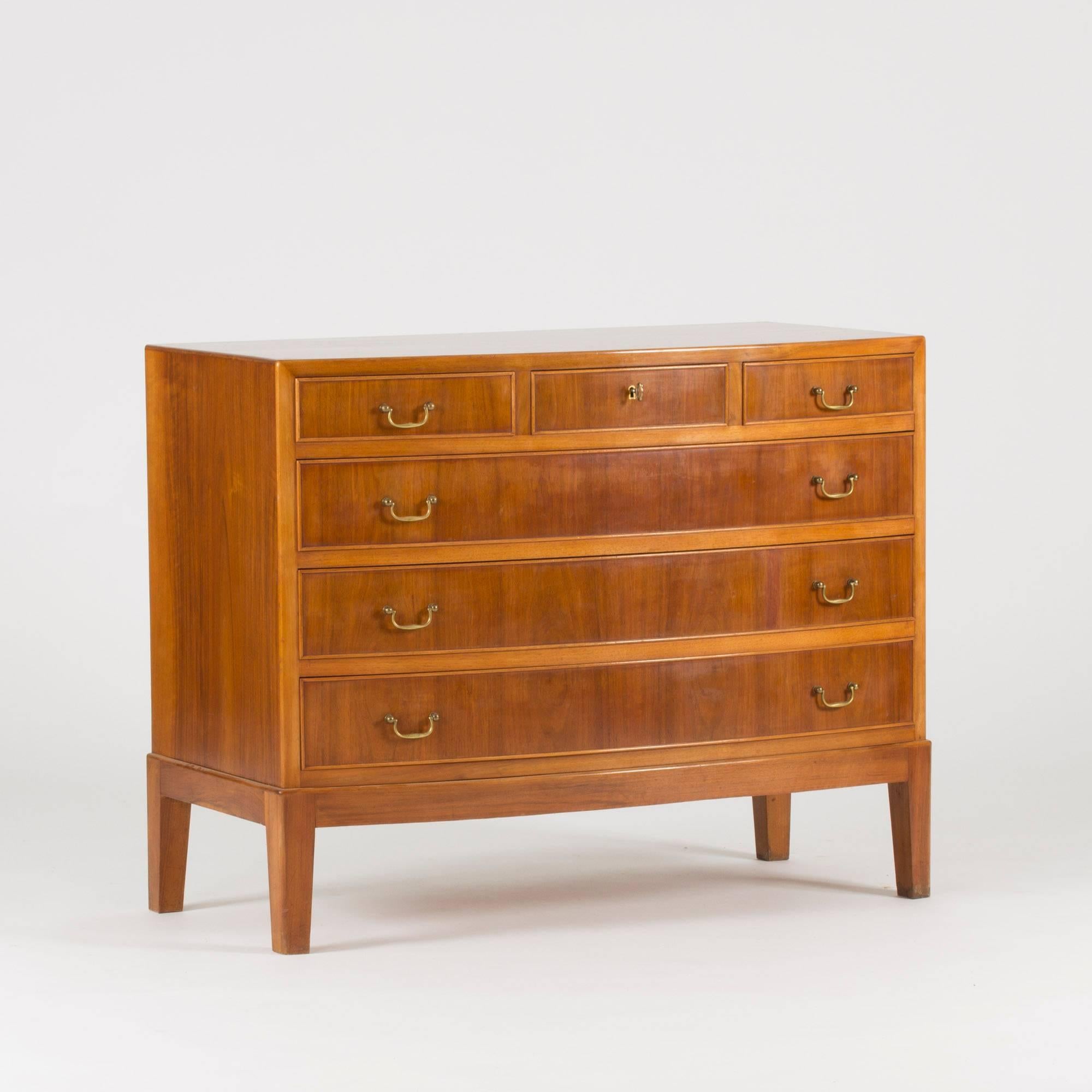 Elegant mahogany chest of drawers by Ole Wanscher. Different tones in the wood create a framework around the drawers. Brass handles.