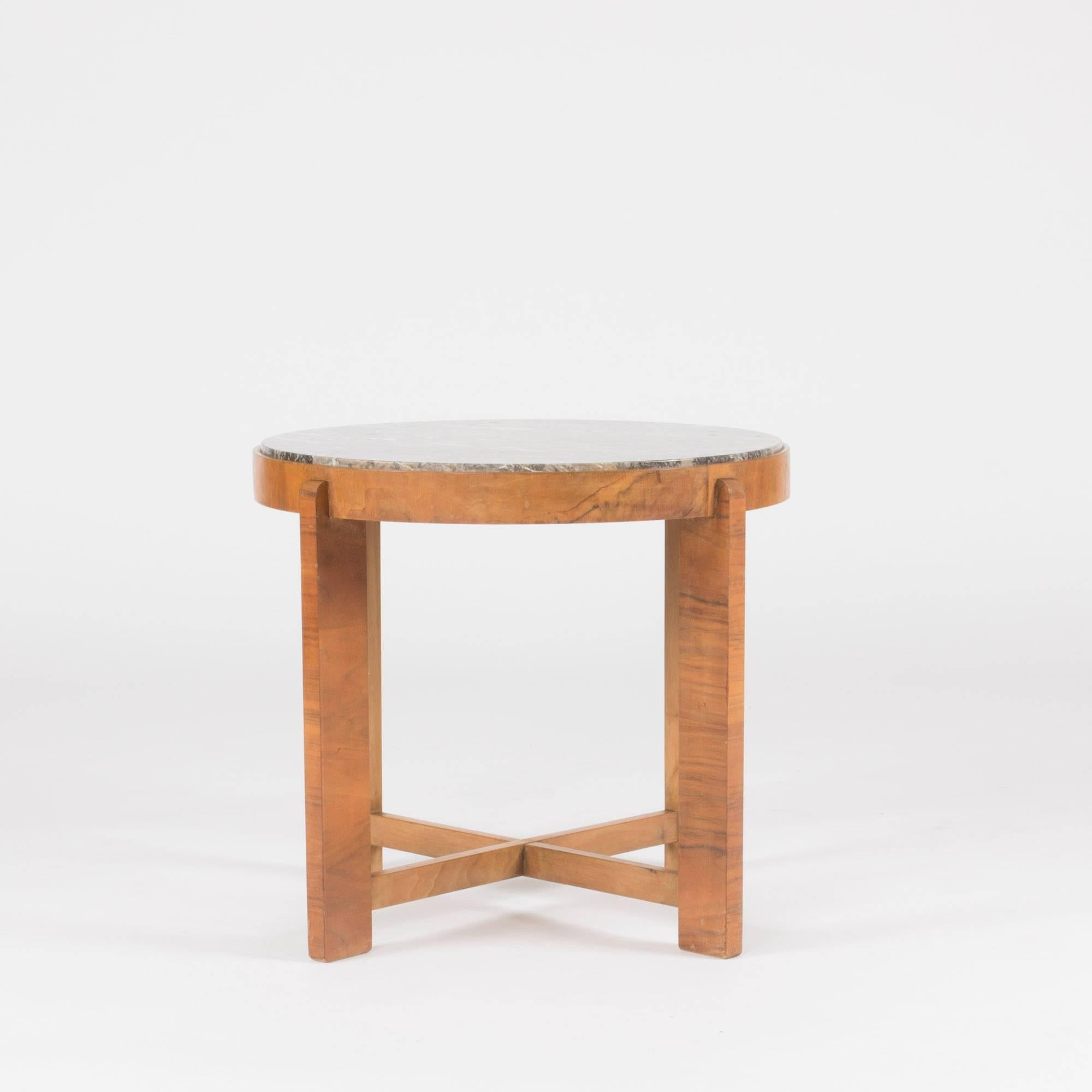 Amazing Swedish 1940s occasional table, with a mahogany base and dramatically veined marble tabletop. Fantastic functionalist design.