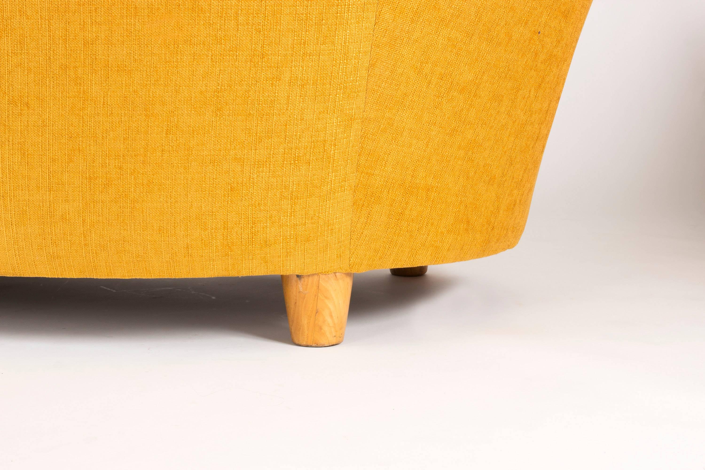 Gebogenes Dreisitzer-Sofa im Stil von Otto Schulz  im Angebot 2