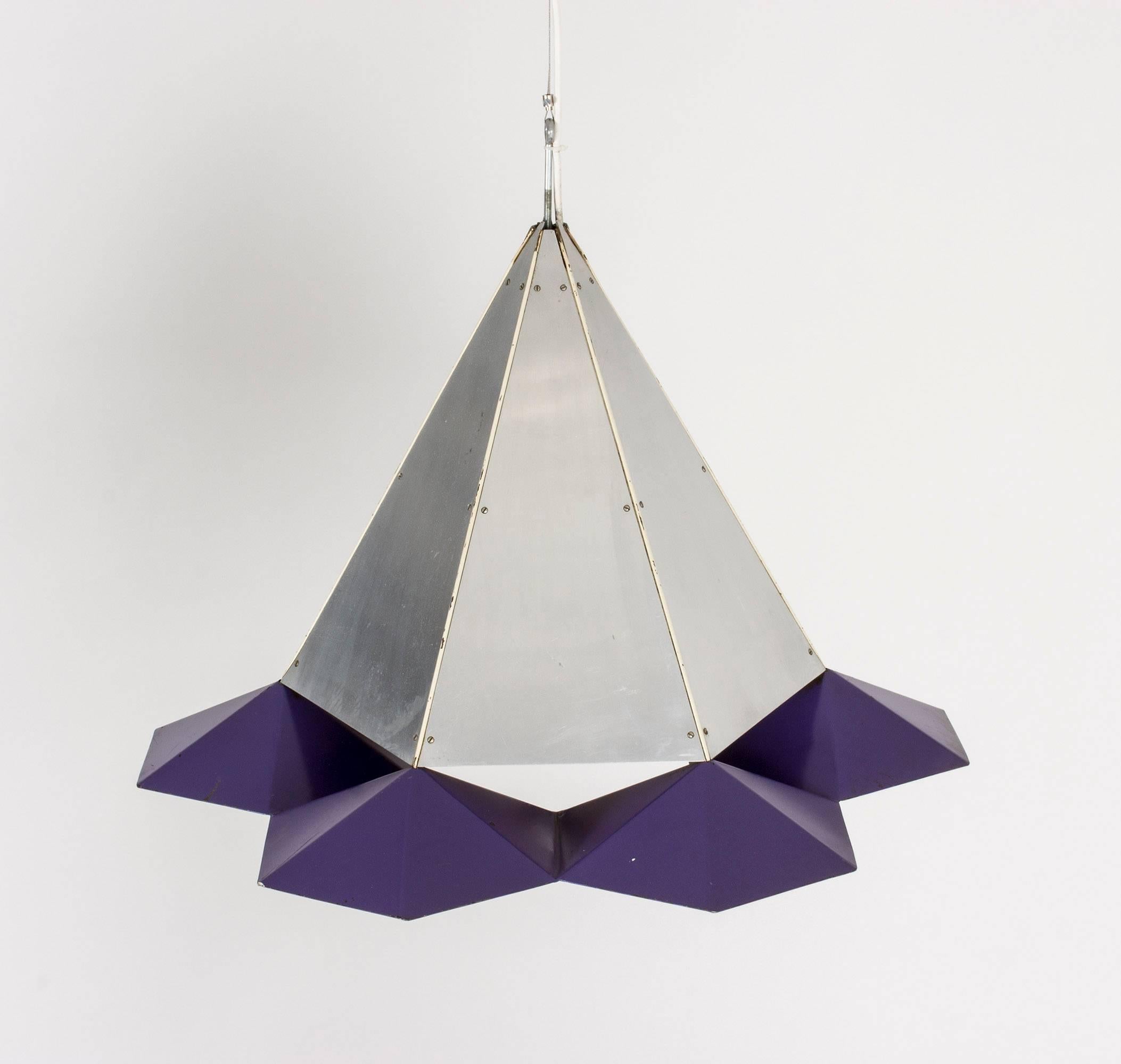 Striking pendant lamp in a cool, whimsical design, in the style of Simon Henningsen. The conical body is made from brushed steel and the base is lacquered blue on the outside and red on the inside. The lamp originates from a Danish original 1960s