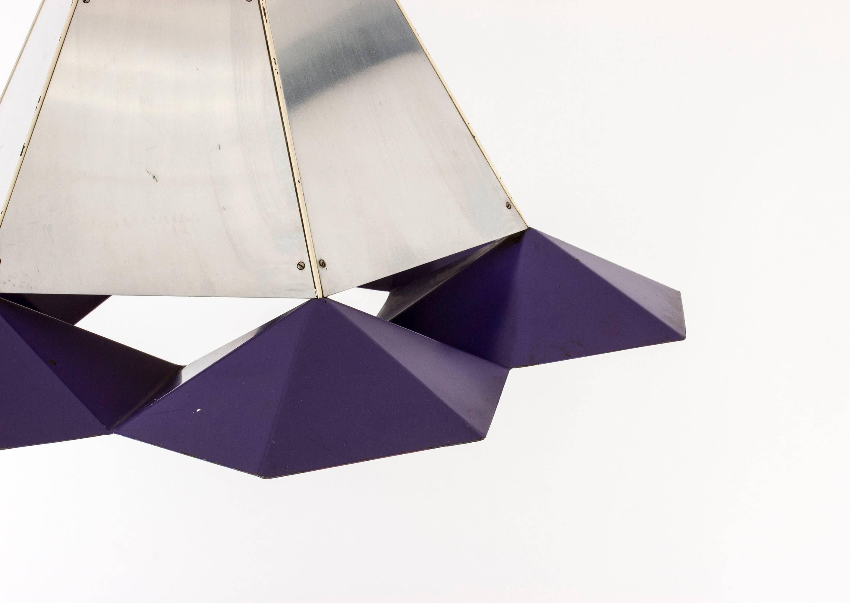 Lampada a sospensione in metallo nello stile di Simon Henningsen In condizioni ottime in vendita a Stockholm, SE