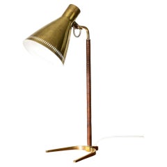Lampe de table finlandaise de style « Midcentury Modern » conçue par Paavo Tynell, Taito Oy, Finlande, années 1950
