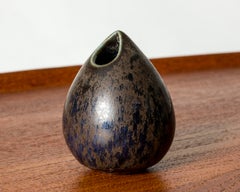Vaso in gres "Gnurgla" in miniatura, Stig Lindberg, Gustavsberg, Svezia, anni '50