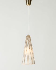 Suspension moderniste finlandaise en rotin et verre opalin, PSO, Finlande, années 1950