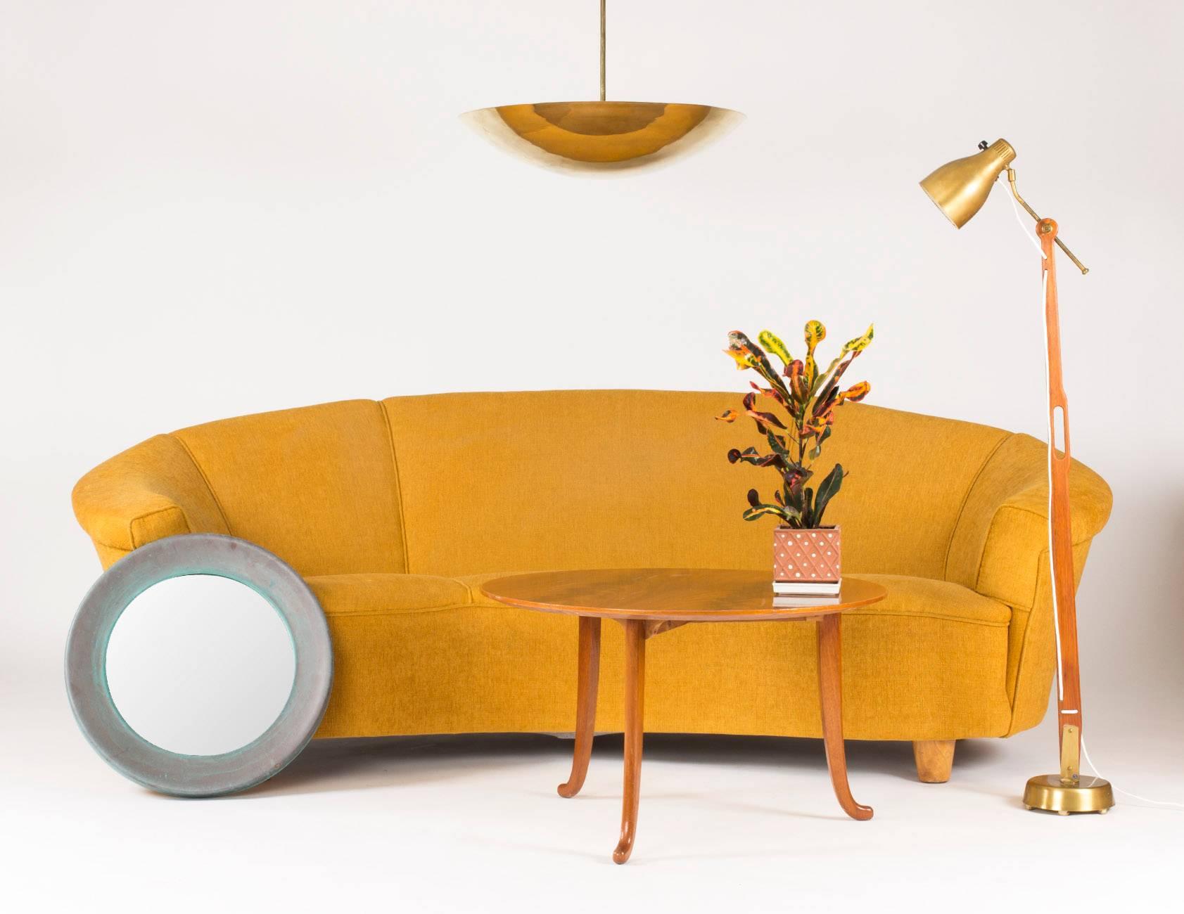 Gebogenes Dreisitzer-Sofa im Stil von Otto Schulz  im Angebot 3