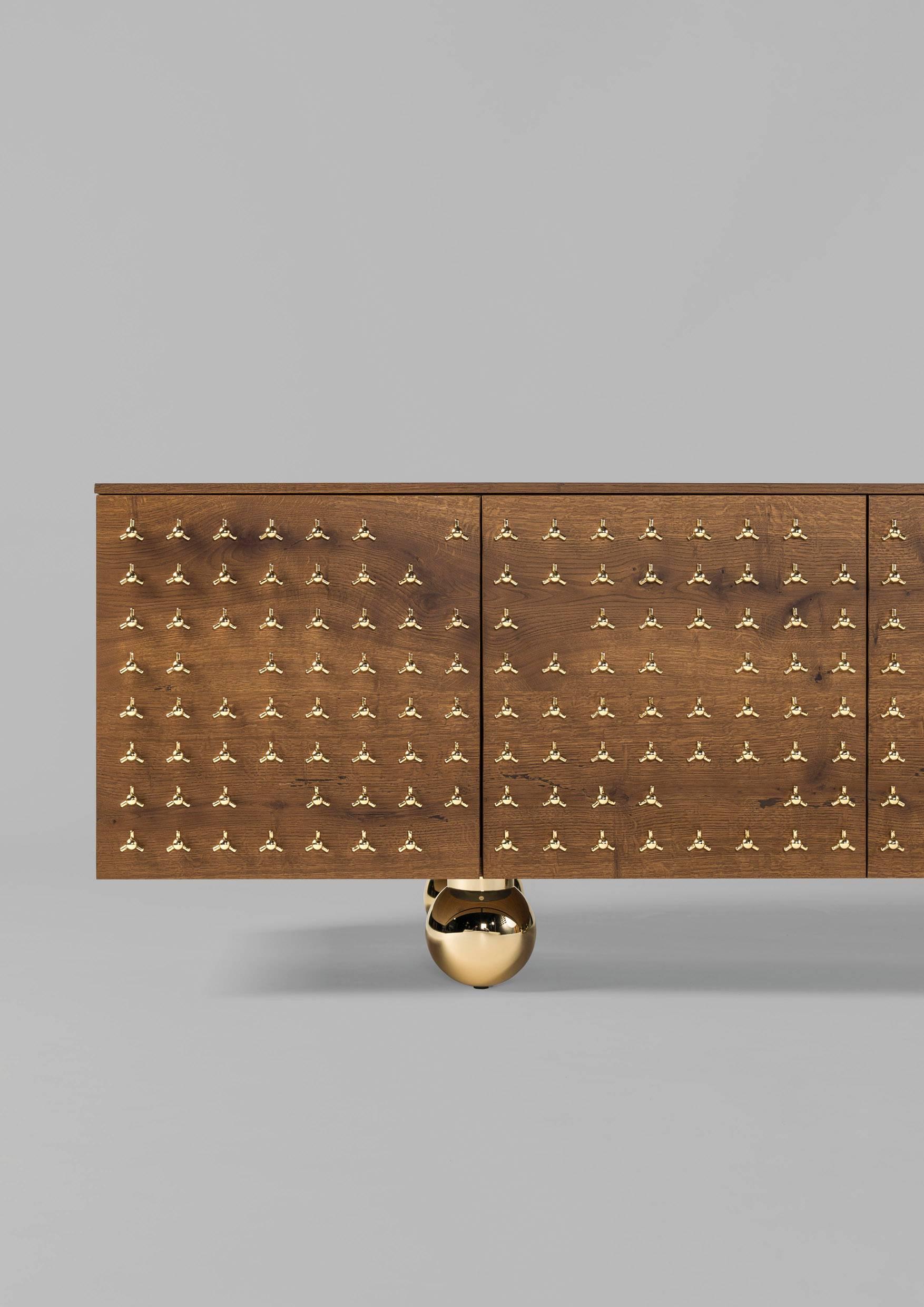 Helix cabinet limited edition of 3, designed by Ramón Úbeda for BD Barcelona,
Barcelona.

Container, frontals and shelves veneered in natural stained dark oak. 
Legs in aluminum with a brass coat. Accessories in polished varnished brass.