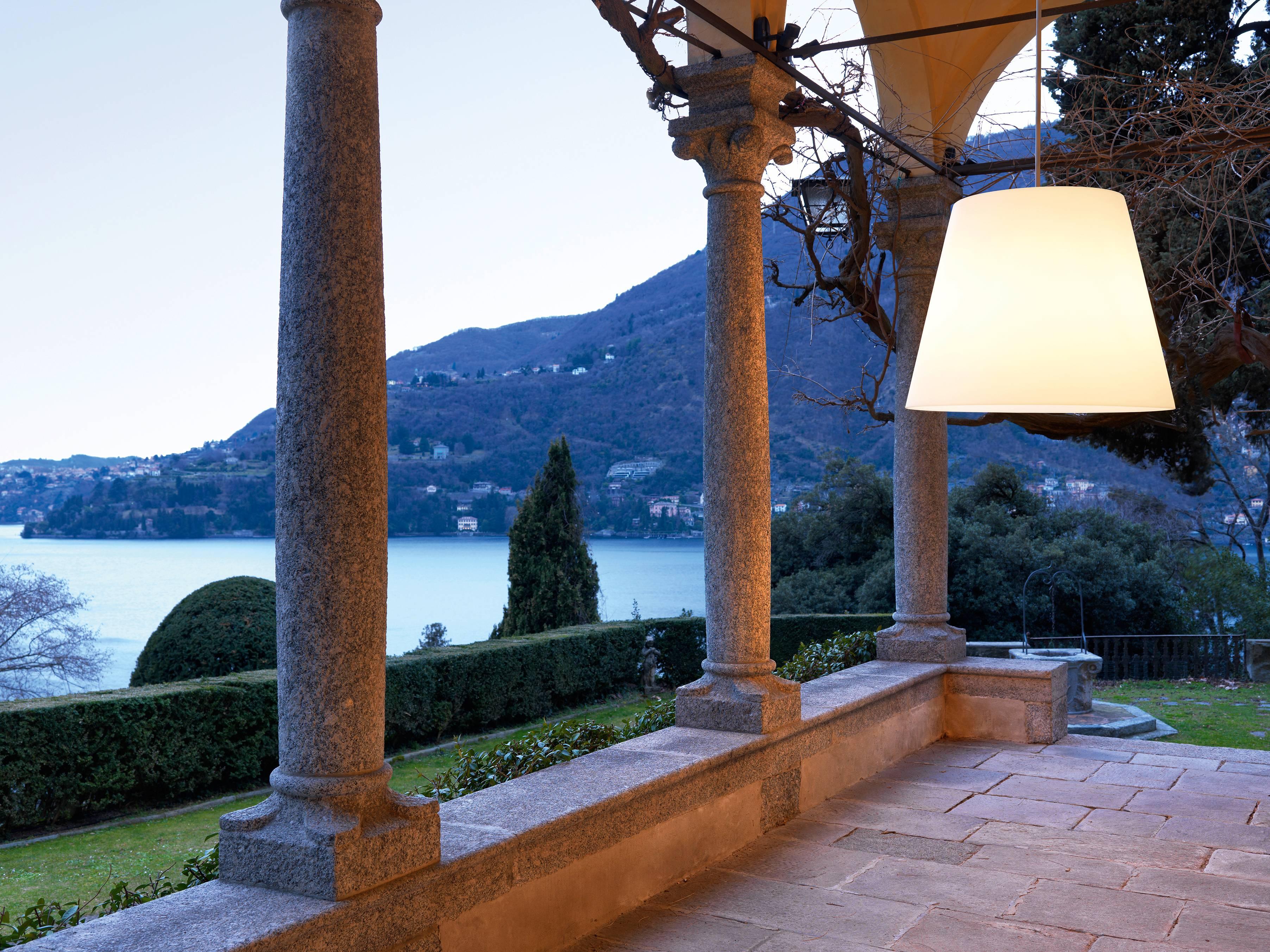 Designed by Charles Williams for Fontana Arte in 2008, the Amax is a big outdoor lamp with a translucent white polyethylene diffuser. The lamp is made with an iron base and aluminium frame, cataphoresis protective coating and matte grey (RAL 9006)