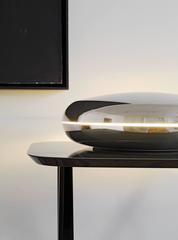 Lampe de bureau Loop en acier Voon Wong et Benson Saw de Fontana Arte, conçue en 2003