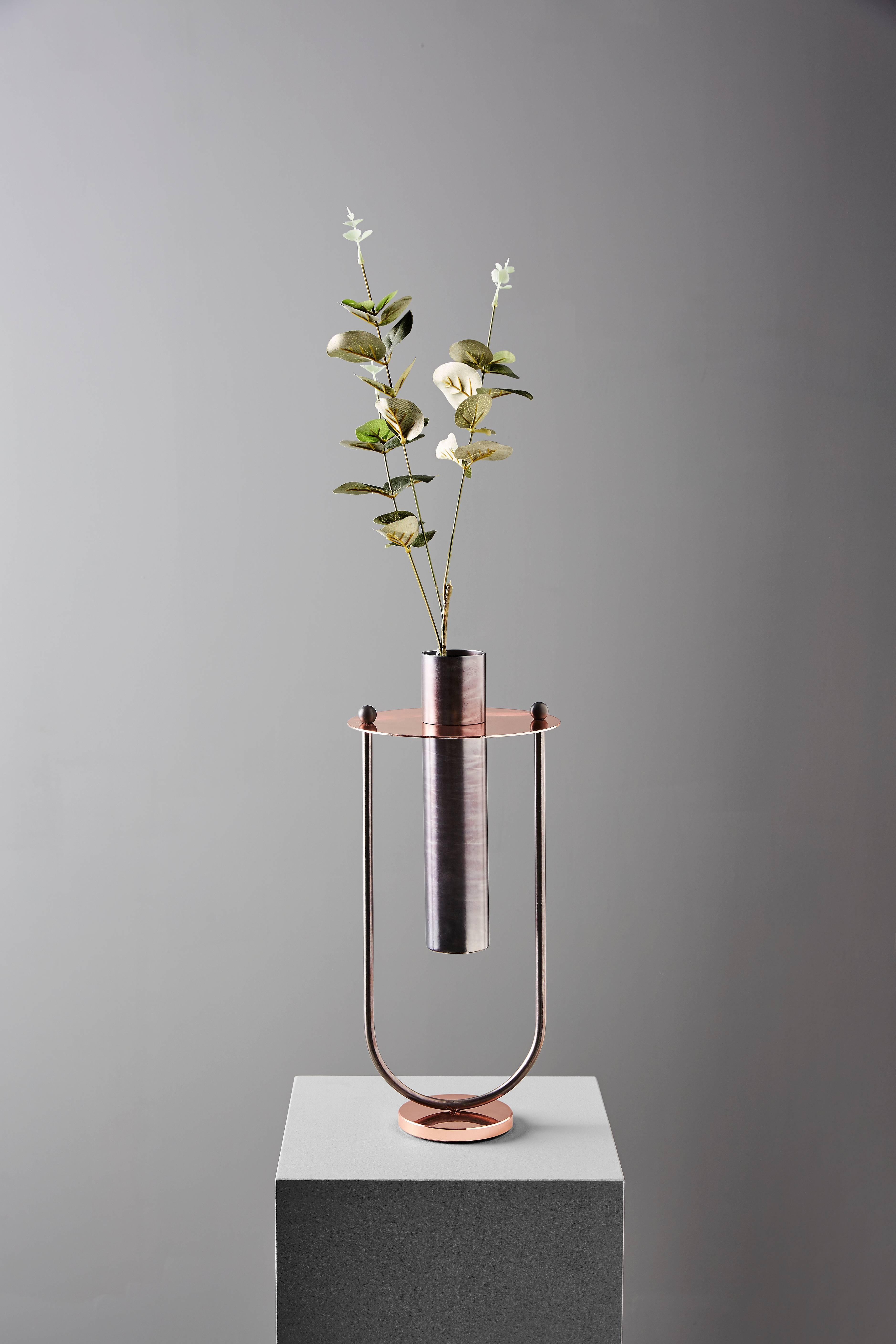 Vase aus Metall von Federica Biasi für Mingardo, entworfen (Italienisch) im Angebot