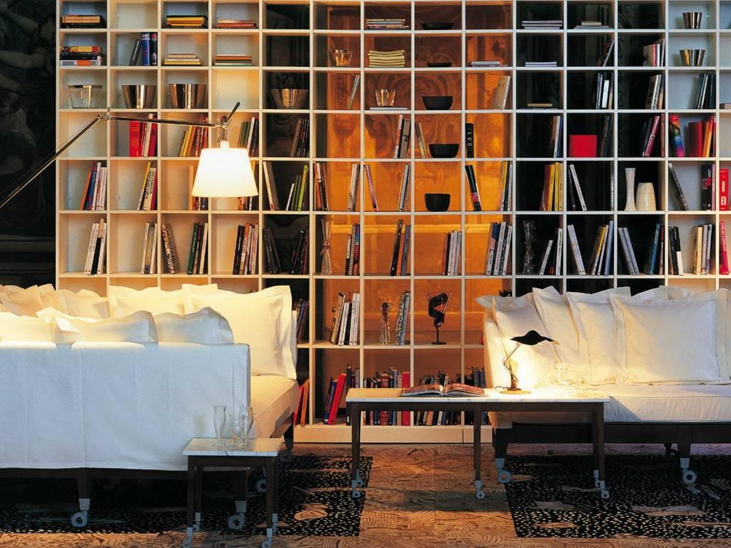 „Neoz“ Gegossenes, tiefes dreisitziges Sofa „Neoz“, entworfen von Philippe Starck für Driade im Zustand „Neu“ in Brooklyn, NY