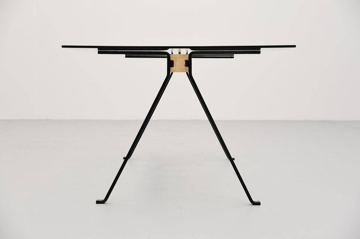 Moderne Table en bois de tilleul et acier avec plateau en verre trempé « Frame » de E. Mari pour Driade en vente