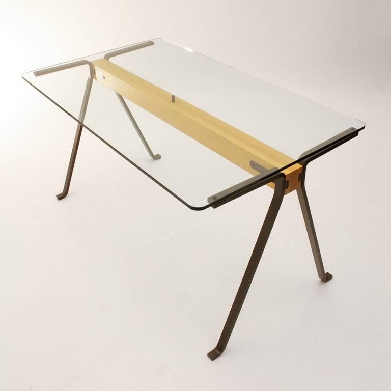 Peint Table en bois de tilleul et acier avec plateau en verre trempé « Frame » de E. Mari pour Driade en vente