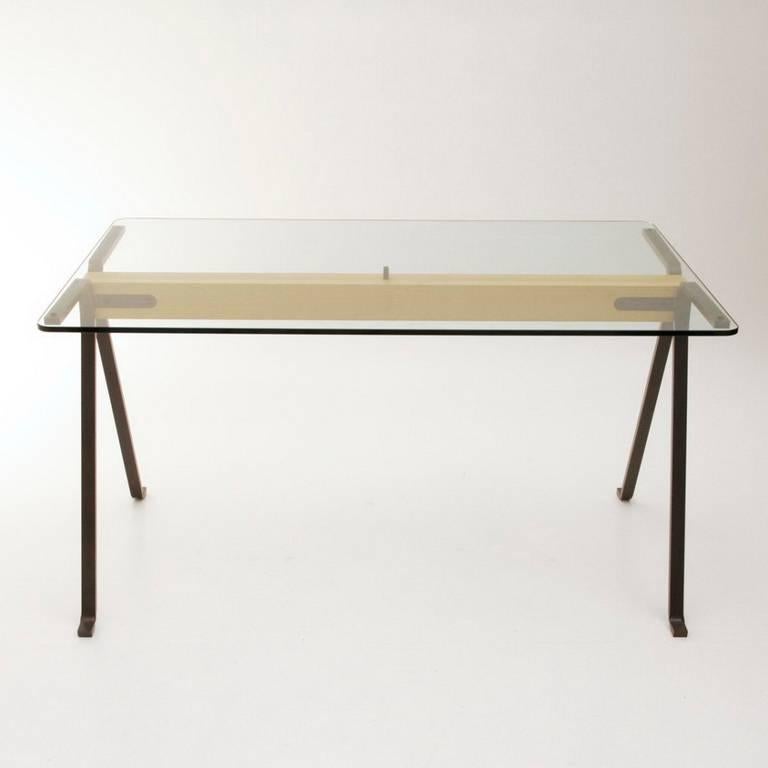 Moderne Table en bois de tilleul et acier avec plateau en verre trempé « Frame » de E. Mari pour Driade en vente