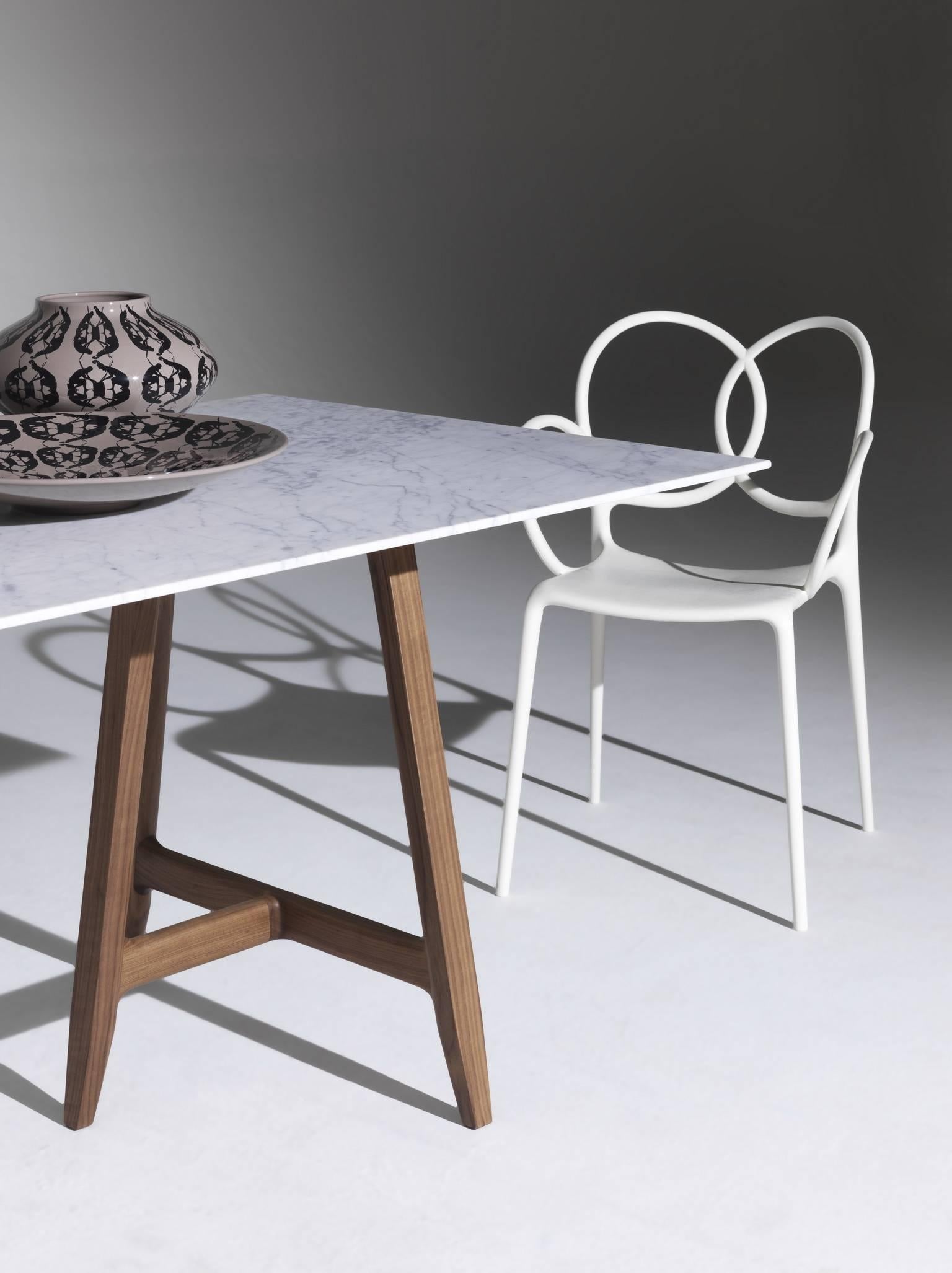 Tisch „Easel“ mit weißer Carrara-Marmorplatte entworfen von L. und R. Palomba für Driade (Italienisch) im Angebot