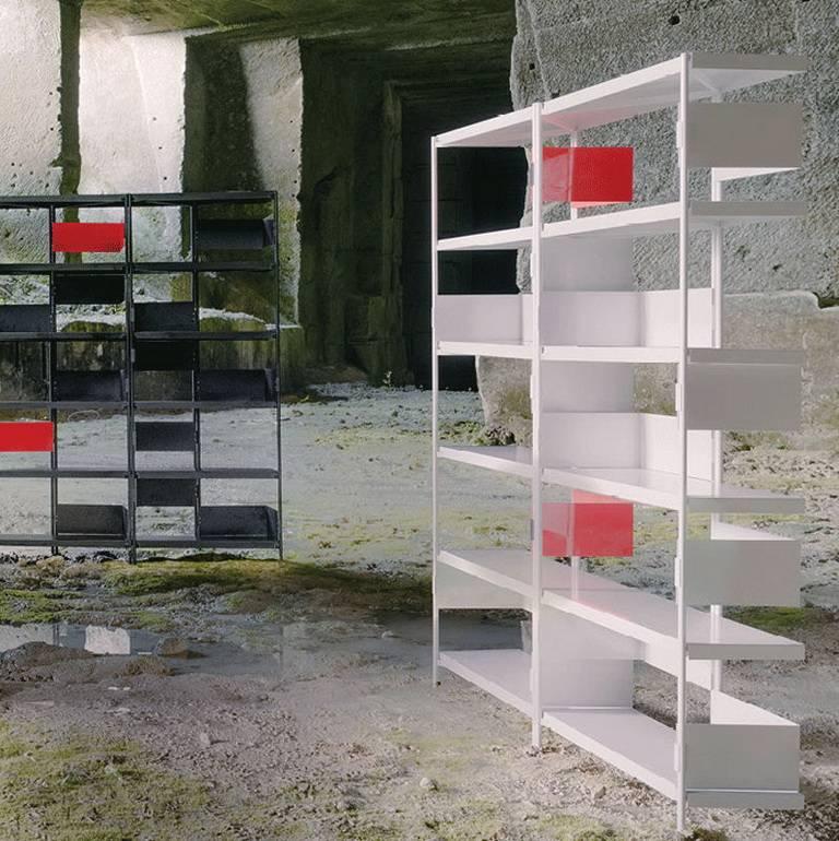 Moderno Libreria alta in acciaio verniciato bianco o nero 