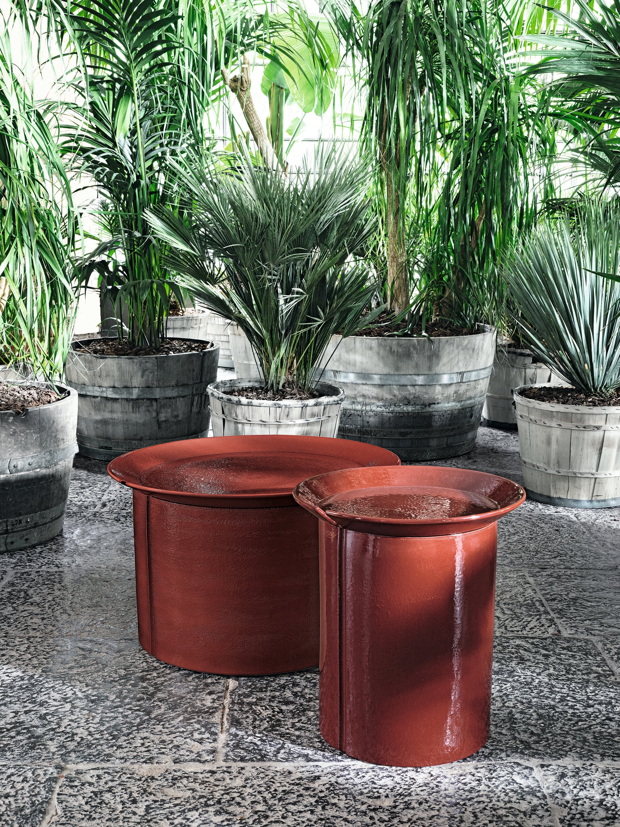Outdoor conviviality is the key of one of the collections by Federica Biasi. Brise, literally breeze, aims at taking us back to that pleasant sensation when a breeze makes the summer heat milder to enjoy moments of relaxation en plein air and,